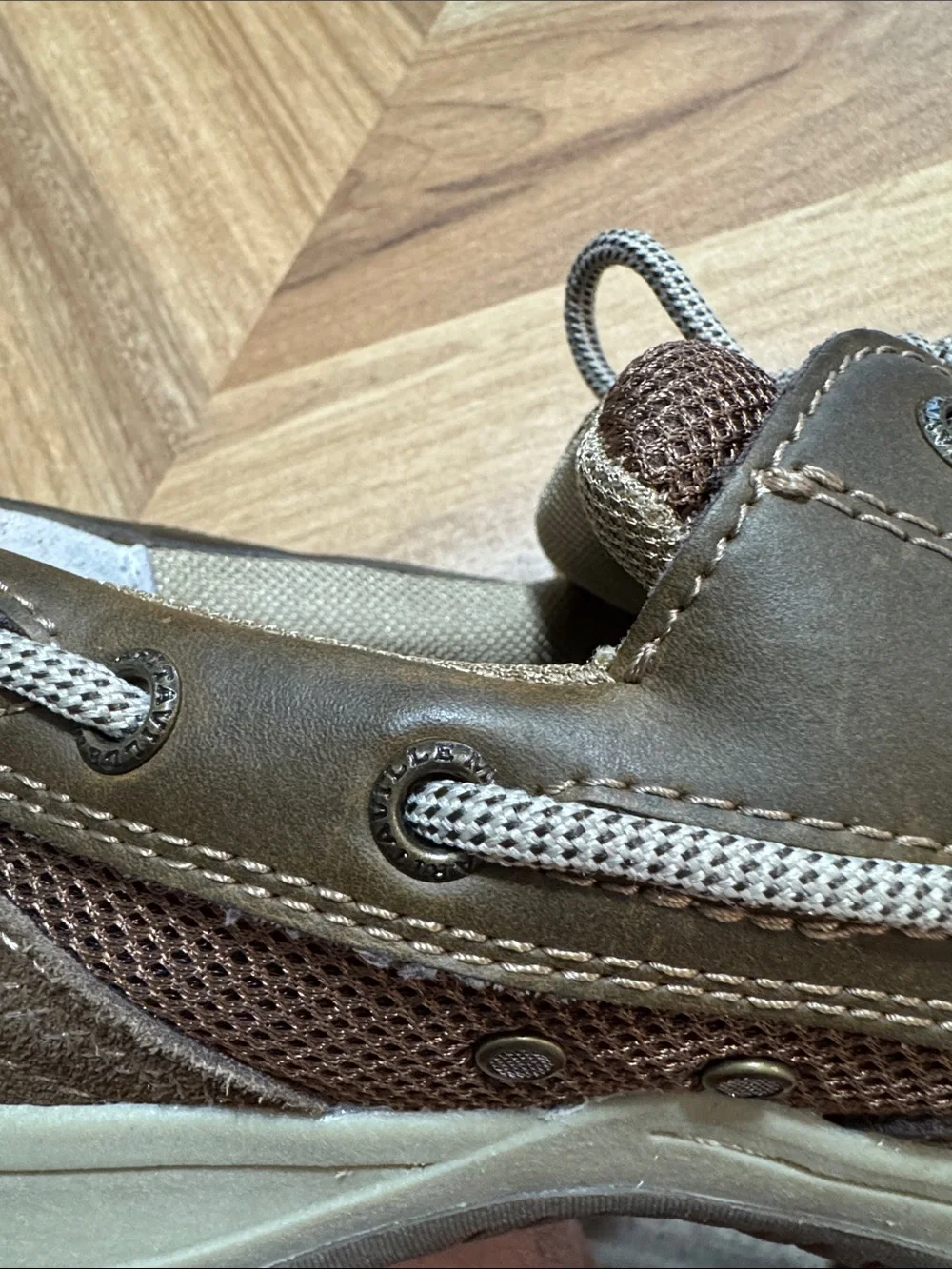 Classic Brown Men’s Boat Shoes with Contrast Laces